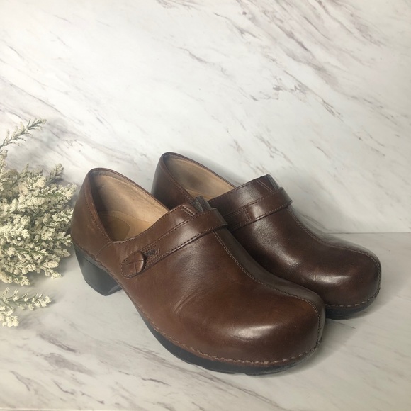 low heel dansko clogs